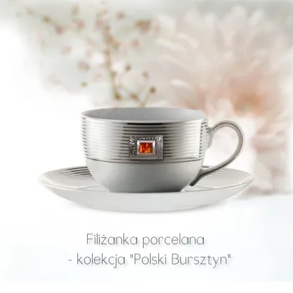 Zdjęcie Porcelanowa filiżanka ze spodkiem zdobiona filigranem z bursztynem.