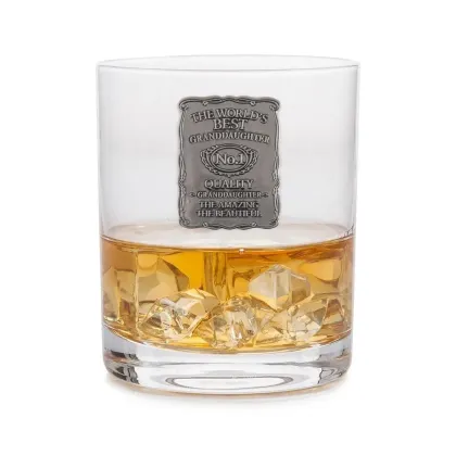 Zdjęcie Szklanka do whisky z cynowym emblematem ”Najlepsza wnuczka na świecie” – prezent dla najlepszej wnuczki