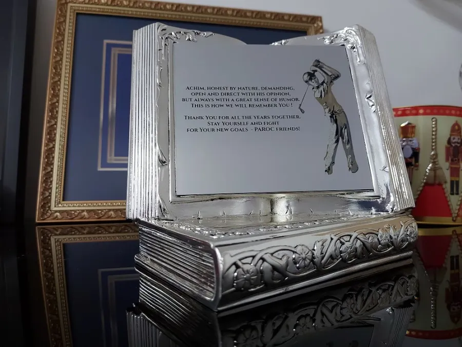 obrazek 3 Elegancka statuetka książka Twoim grawerem idealna na prezent