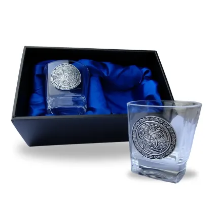 Zdjęcie Piękny irlandzki zestaw kryształowych szklanek do whisky z wytłoczonym zdobieniem z cyny