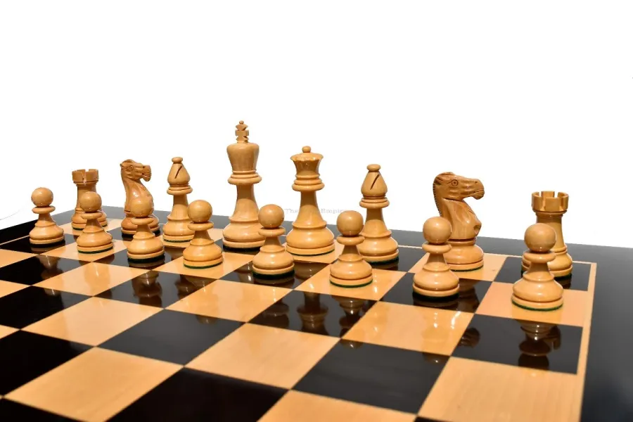 obrazek 7 Niecodzienny lakierowany zestaw szachowy - The Chess Empire