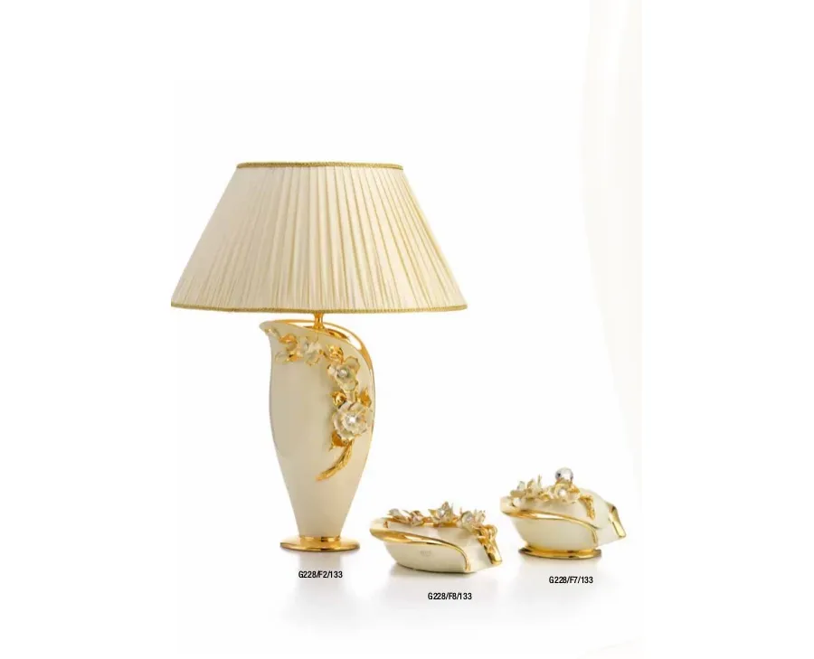 obrazek 1 Asymetryczna beżowa lampa z ceramiki włoskiej ze złotymi różyczkami