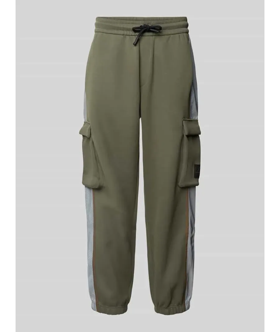 obrazek 1 Spodnie dresowe o kroju tapered fit z kieszeniami cargo model ‘ATHLETIC MIX’