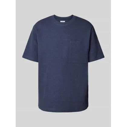 Zdjęcie T-shirt z nakładaną brustaszą