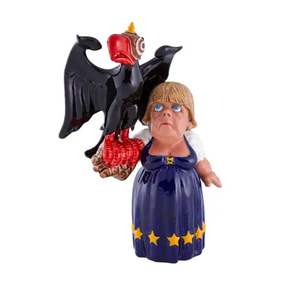 Zdjęcie Ceramiczna figurka przedstawiająca człowieka z orłem - Bordallo Pinheiro