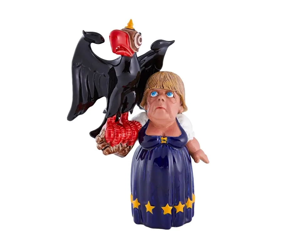 obrazek 1 Ceramiczna figurka przedstawiająca człowieka z orłem - Bordallo Pinheiro