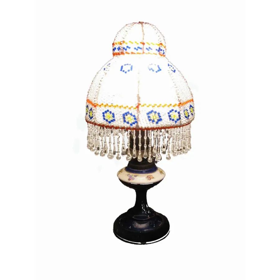obrazek 1 Ceramiczna lampa naftowa na niebieskim tle z białą wstawką ozdobioną malowanymi kwiatami