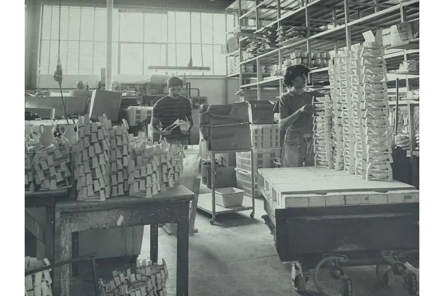 obrazek 2 Ceramiczna włoska kolumna do popielniczki - Goti Terrecotte