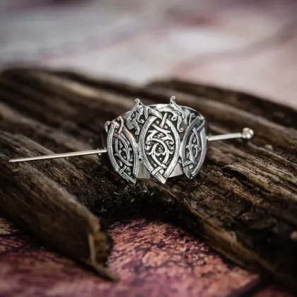 Zdjęcie Stylowa irlandzka szpilka do włosów ze zdobieniem w formie trzech tarcz