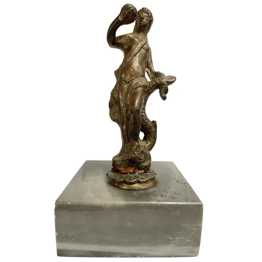 obrazek 1 Elegancka figurka w brązie Wenus z delfinem z XVII wieku