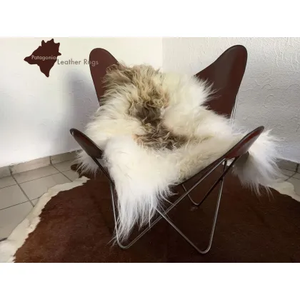 Zdjęcie Elegancki dywan ze skóry owczej do pokoju