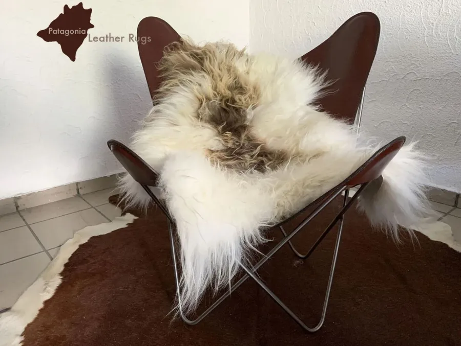 obrazek 1 Elegancki dywan ze skóry owczej do pokoju