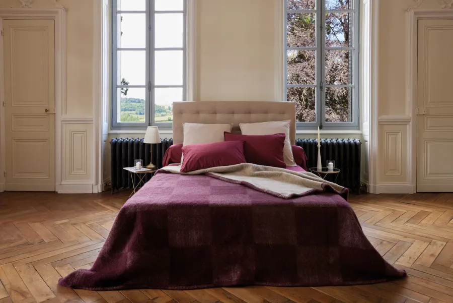 obrazek 2 Ciepły koc wełniany z domieszką akrylu Versailles Aubergine