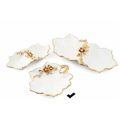 Picture A prestigious leaf decoration with flowers in a classic style - Bruno Costenaro