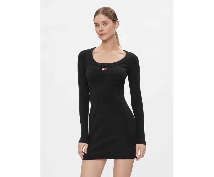 obrazek 1 Tommy Jeans Sukienka dzianinowa Tjw Badge Rib Bodycon Ls DW0DW17424 Czarny Slim Fit
