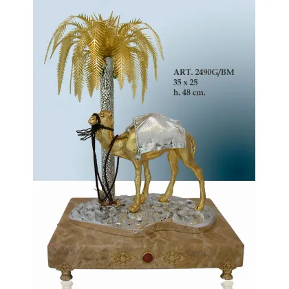 Zdjęcie Figura wielbłąda na eleganckiej podstawie