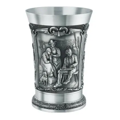 Zdjęcie Niezwykły cynowy kubek do wina