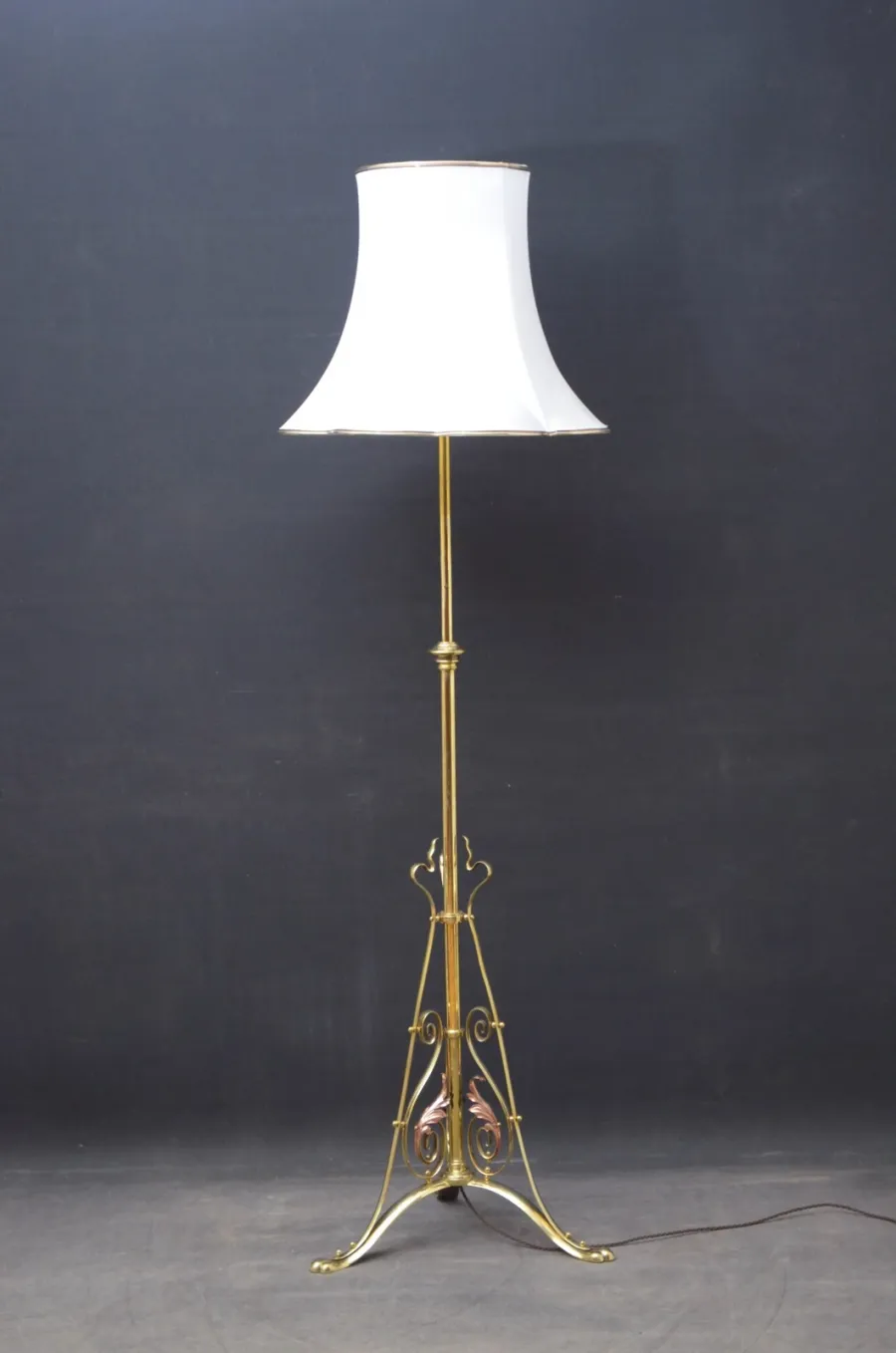 obrazek 1 Elegancka secesyjna mosiężna lampa teleskopowa z 3 słupkami - antyk