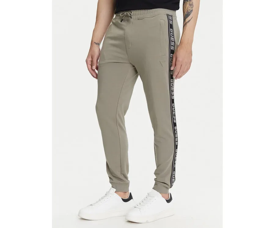 obrazek 1 Guess Spodnie dresowe Z2YB19 K6ZS1 Khaki Regular Fit