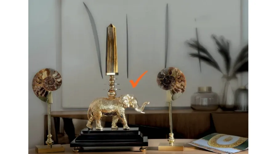 obrazek 1 Dekoracyjna rzeźba na hebanowej podstawie z okiem tygrysim