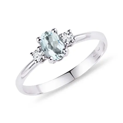 Zdjęcie Pierścionek z białego złota z owalnym akwamarynem i dwoma brylantami KLENOTA