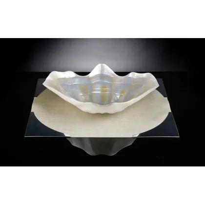 Zdjęcie Unikatowy talerz z zakrzywionymi krawędziami na stół