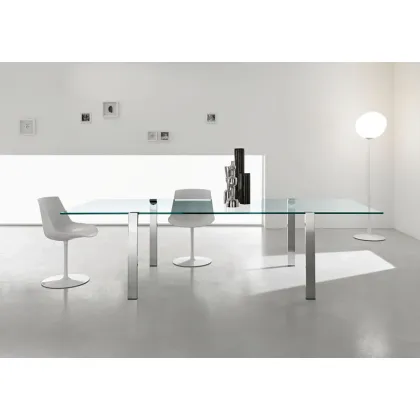 Zdjęcie Wyszukany szklany stół z przedłużeniem i nogami z drewna - Tonelli Design