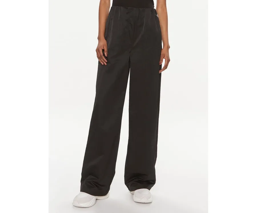 obrazek 1 Calvin Klein Jeans Spodnie materiałowe Soft Crinkle J20J223122 Czarny Relaxed Fit