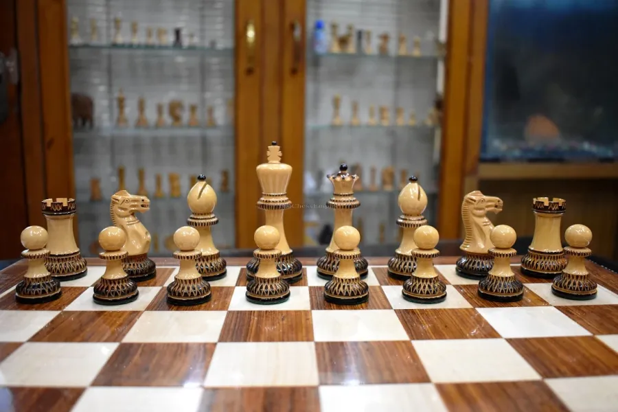obrazek 9 Luksusowa plansza z fantastycznymi figurami do gry w szachy - The Chess Empire