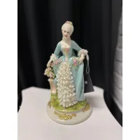 Zdjęcie Porcelanowa figurka damy w stylu rokoko
