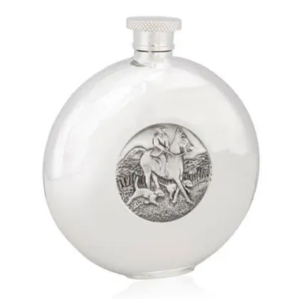 Zdjęcie Piersiówka zdobiona postacią myśliwego na koniu - prezent na szczególną okazję