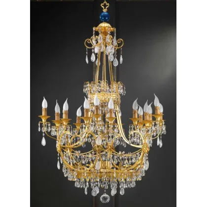 Zdjęcie Elegancki żyrandol z pozłacanego brązu i kryształu