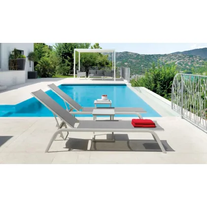 Zdjęcie Stylowy włoski leżak