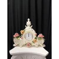 Zdjęcie Stylowy zegar zdobiony kwiatami z Włoch