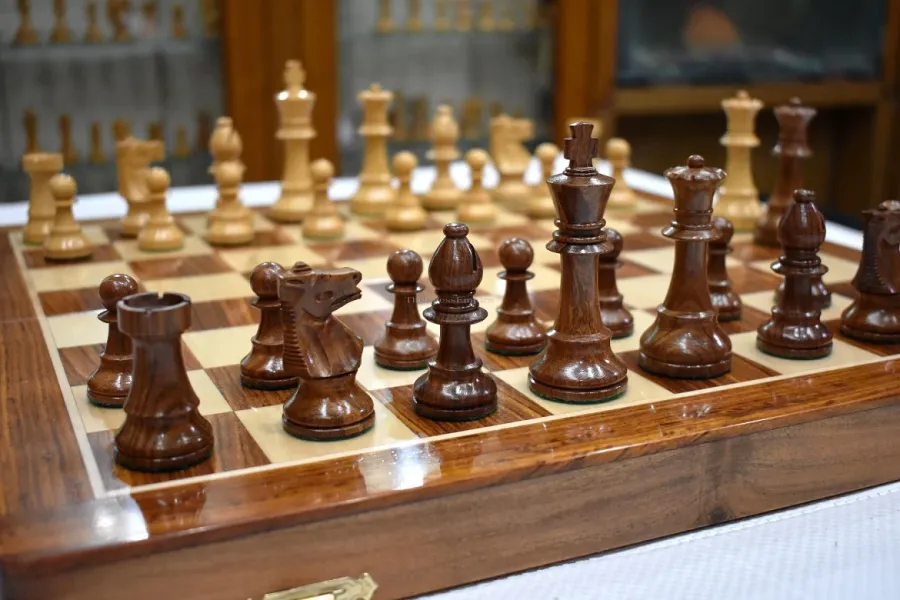 obrazek 7 Ekskluzywny komplet szachowy z szufladą z serii klubowej - The Chess Empire