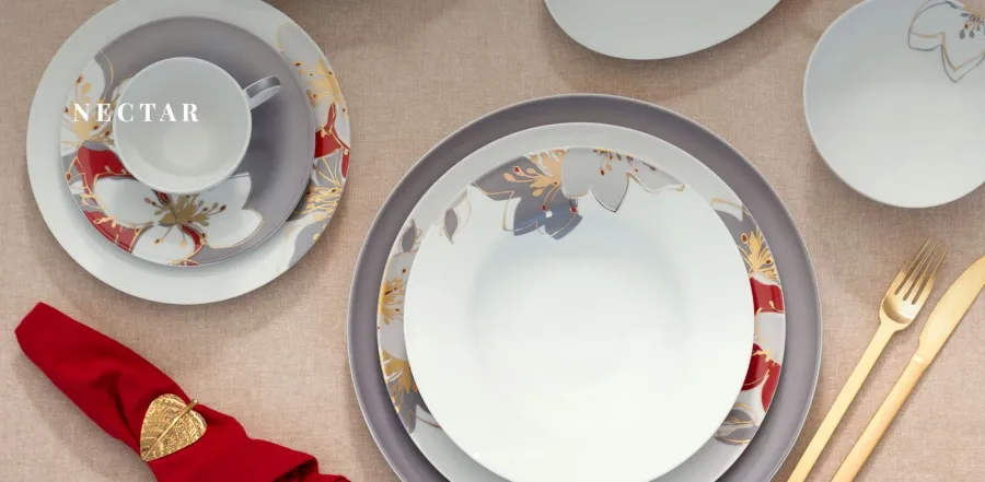 obrazek 2 Zdobiona kremerka porcelanowa od portugalskiej marki