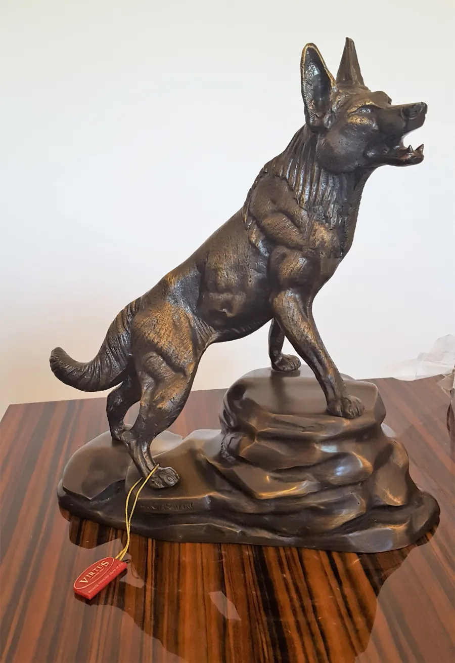 obrazek 4 Elegancka figura wilka z brązu