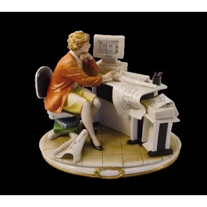 Zdjęcie Kobieta - inspektor - włoska porcelanowa figurka