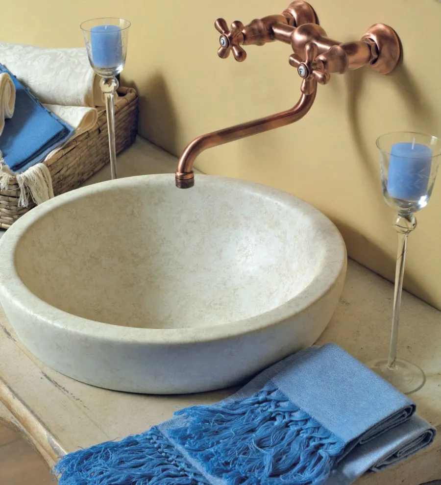picture 2 Provance style items of furniture for a bathroom - Interiors Italia