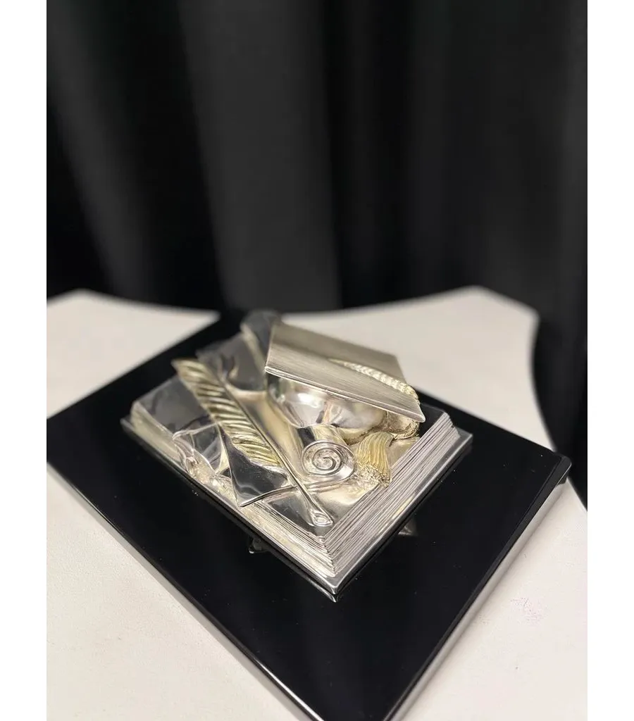 obrazek 3 Fantastyczna statuetka z grawerem na zakończenie roku szkolnego/studiów