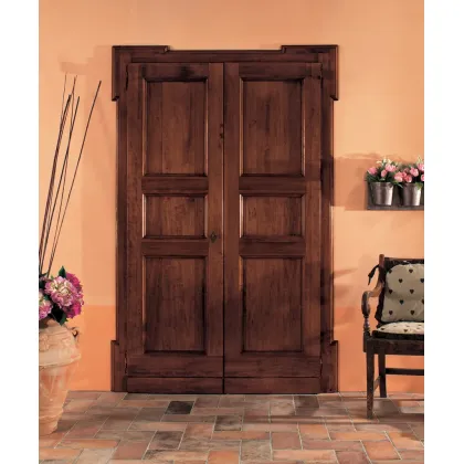 Zdjęcie Piękne włoskie drzwi z litego drewna w stylu klasycznym