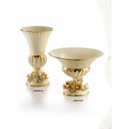 Zdjęcie Włoski wazon zdobiony miniaturowymi słonecznikami