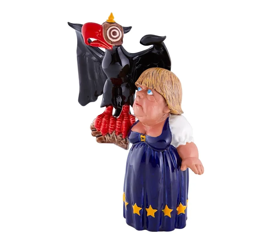 obrazek 2 Ceramiczna figurka przedstawiająca człowieka z orłem - Bordallo Pinheiro