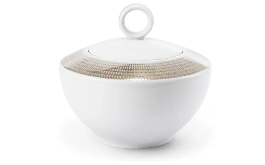 obrazek 1 Nowoczesna cukiernica z porcelany ze srebrnym zdobieniem z  kolekcji Angel wings - Leander