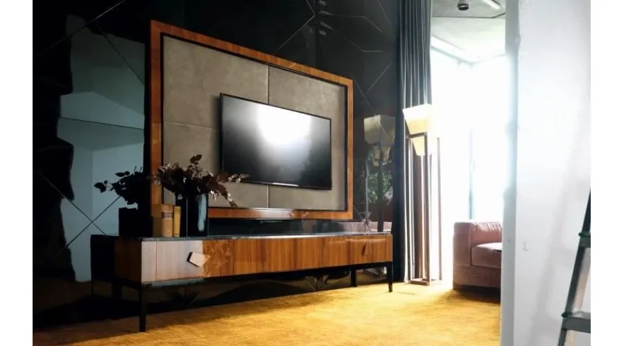 obrazek 1 Elegancka rama drewniana z wstawkami skórzanymi pod telewizor do salonu