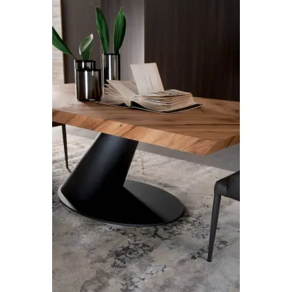 Zdjęcie Stół do jadalni lub salonu z drewnianym blatem z Włoch