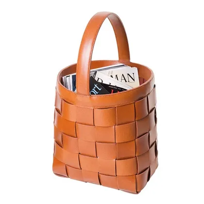 Zdjęcie Pleciony gazetownik ze skóry