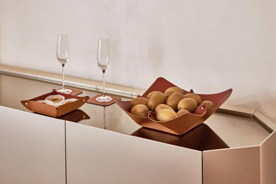 picture 2 Leather fruit bowl – Ø45 cm