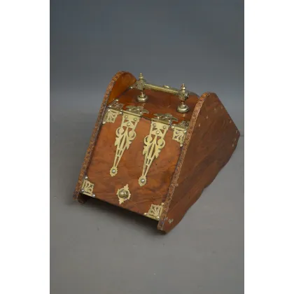 Zdjęcie Arts and Crafts - purdonium w kształcie piramidy z orzecha i mosiądzu - antyk