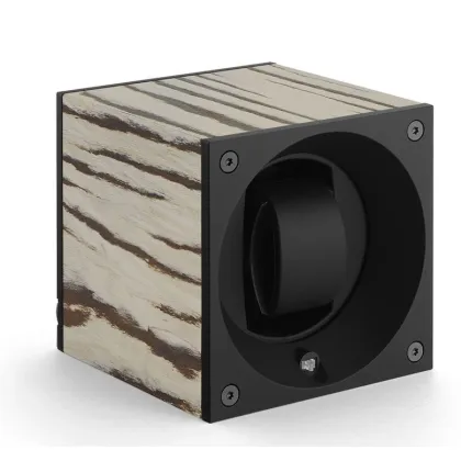 Zdjęcie Ręcznie wykonany dekoracyjny rotomat na zegarek z drewna